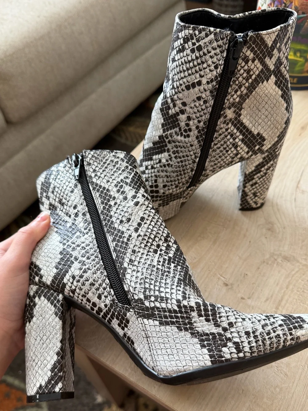 BAMBOO Black & White Snake-Print Pointed Toe Ankle Booties. Super cute, size 8
